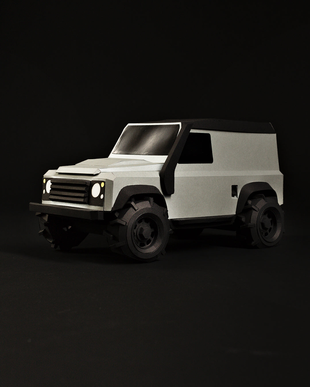 Offroad Papercraft Car Sculpture Kit - Geländewagen Verteidiger - Sleek Silver