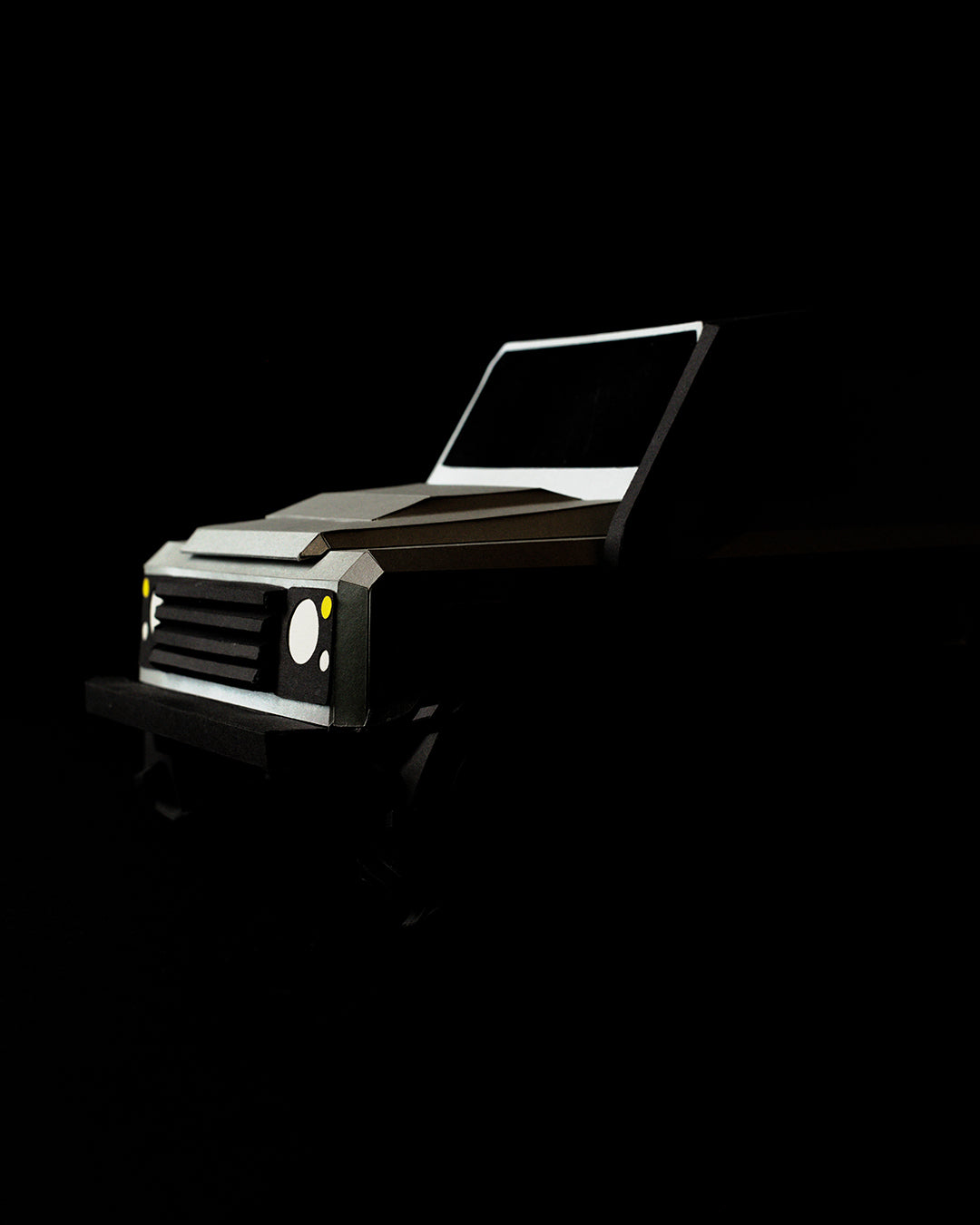  Offroad Papercraft Car Sculpture Kit - Geländewagen Verteidiger - Sleek Silver